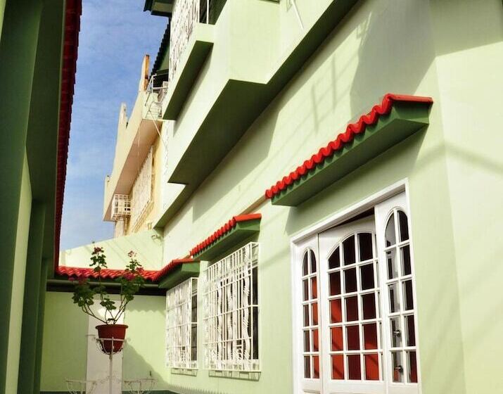 Hotel Jeshua Simmonds