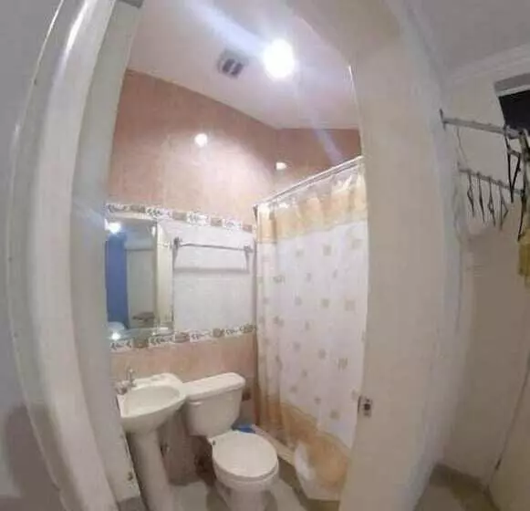 Отель Jeshua Simmonds