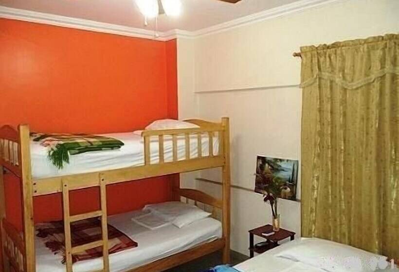 Hotel Jeshua Simmonds