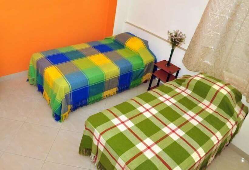 Hotel Jeshua Simmonds