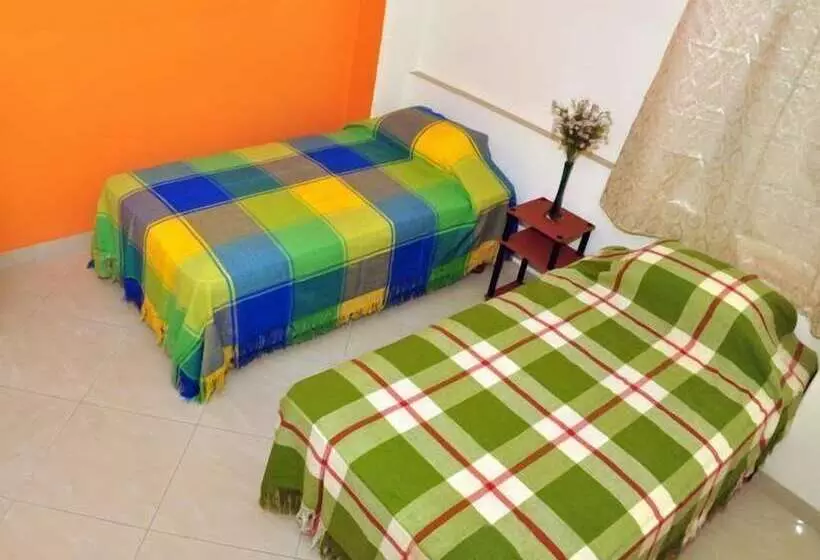 Отель Jeshua Simmonds