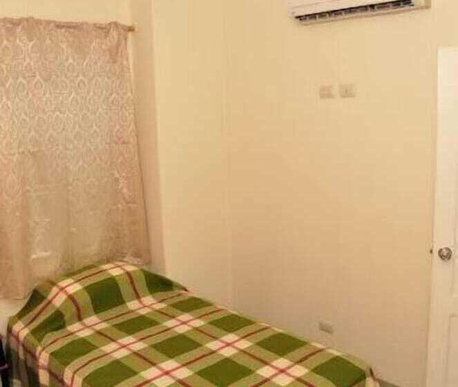 Hotel Jeshua Simmonds