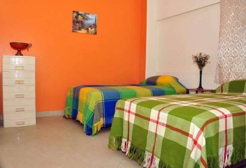 Hotel Jeshua Simmonds