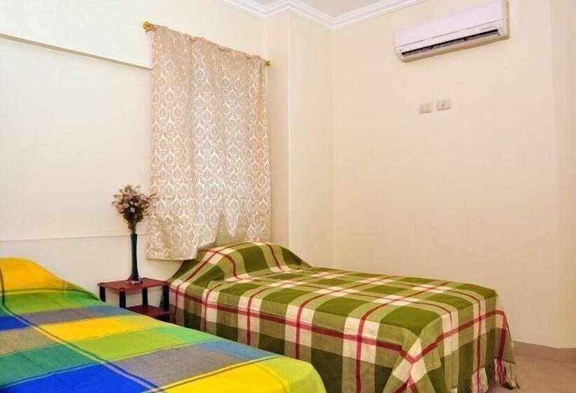 Hotel Jeshua Simmonds