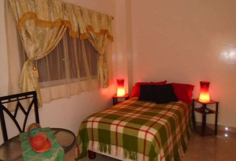 Hotel Jeshua Simmonds