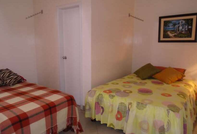 Hotel Jeshua Simmonds