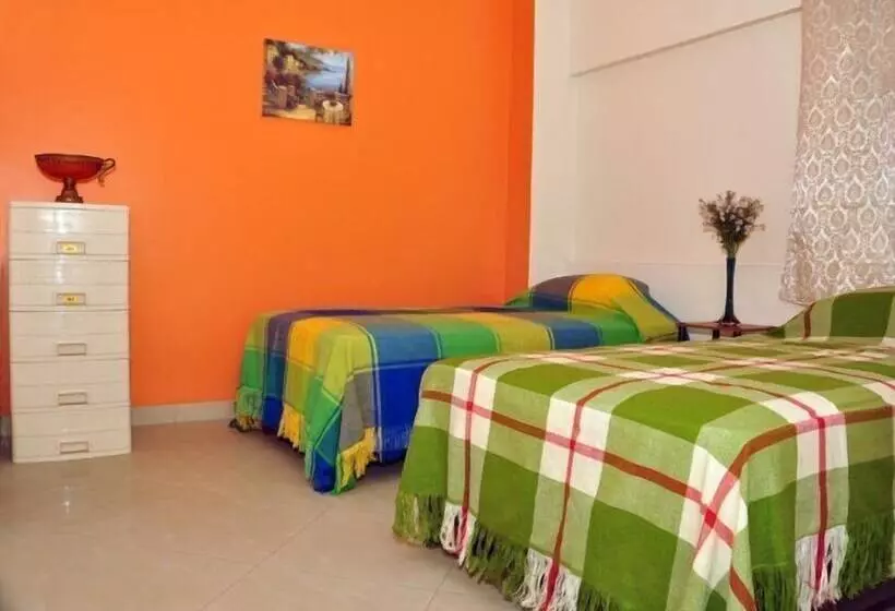 Отель Jeshua Simmonds