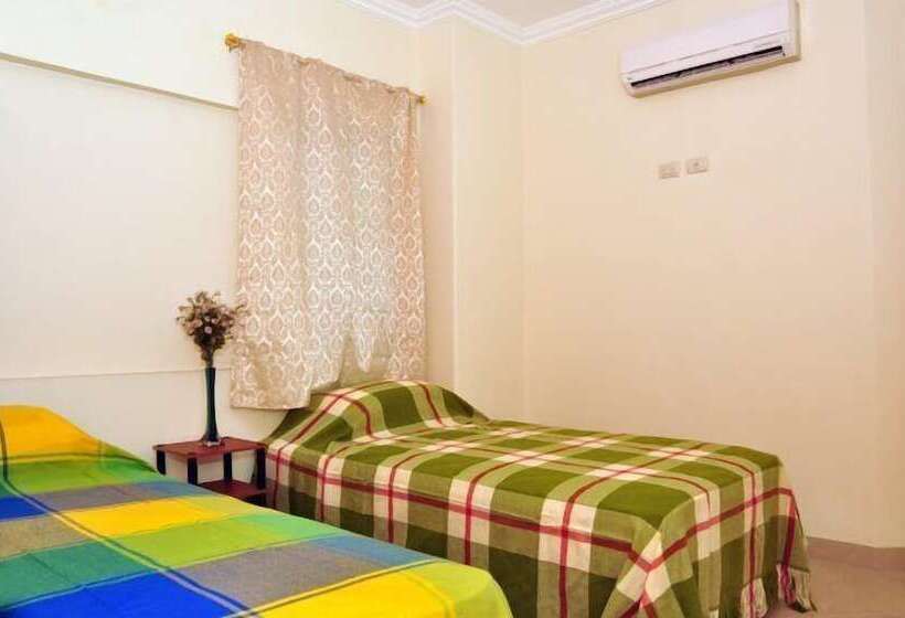 Hotel Jeshua Simmonds