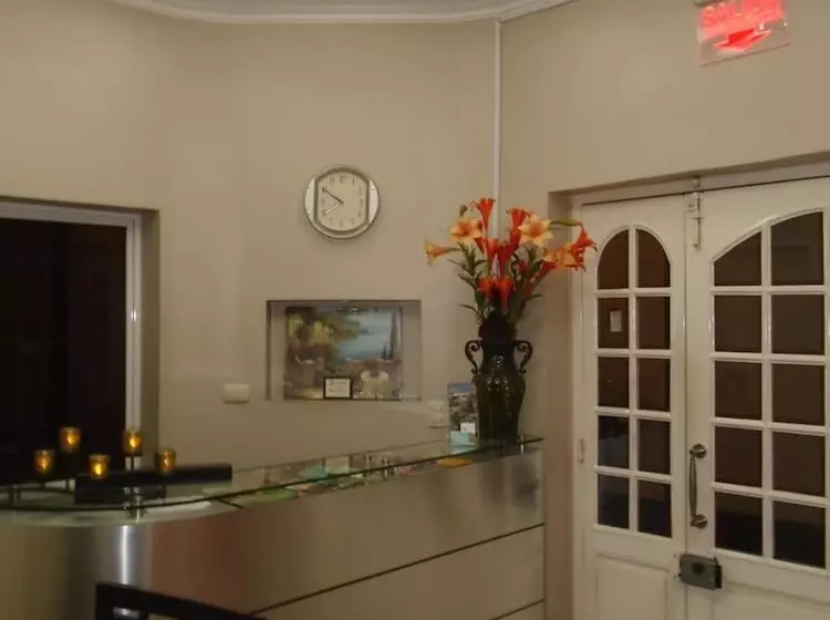 Отель Jeshua Simmonds