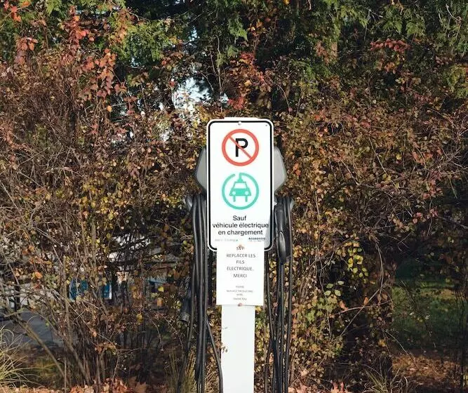 ホテル Le Montagnard – Auberge/hôtel & Chalets