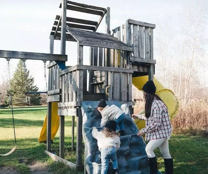 ホテル Le Montagnard – Auberge/hôtel & Chalets