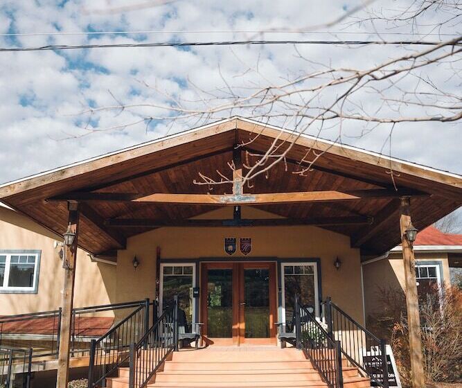 בית מלון כפרי Le Montagnard – Auberge/hôtel & Chalets