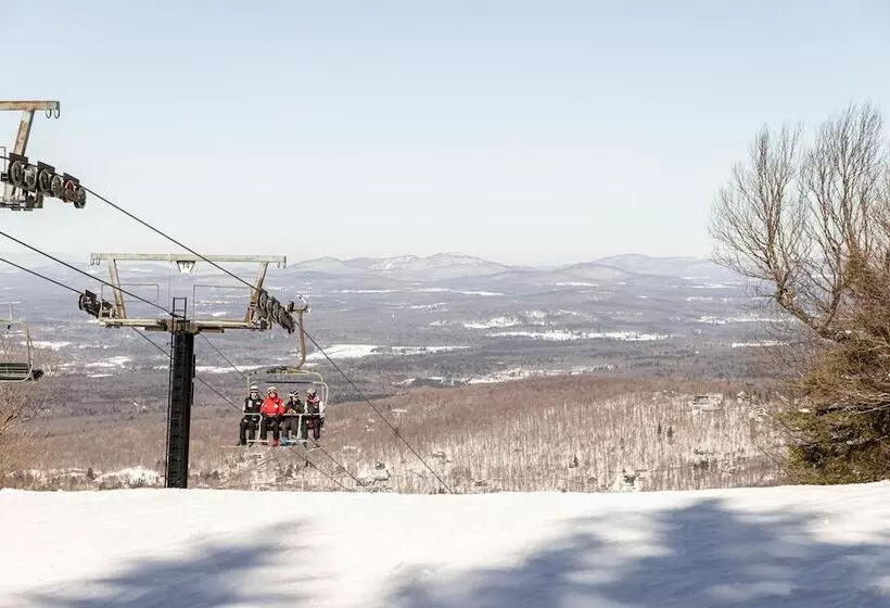 ホテル Le Montagnard – Auberge/hôtel & Chalets