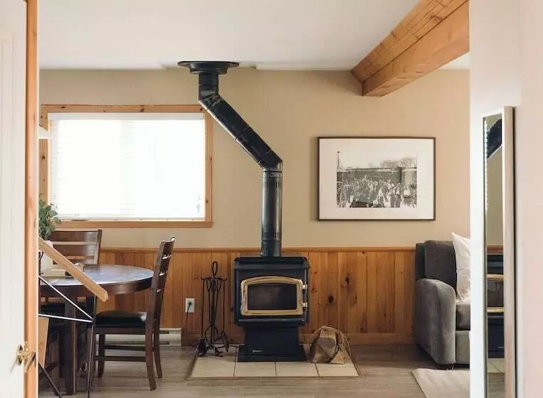 ホテル Le Montagnard – Auberge/hôtel & Chalets