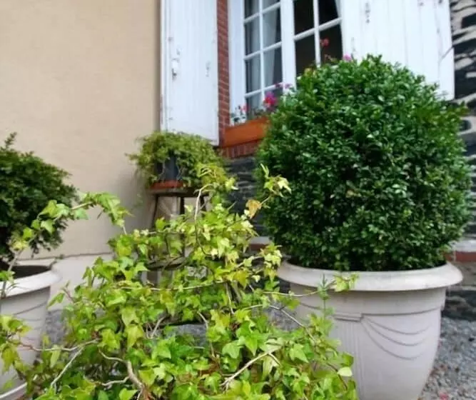 酒店 Logis Auberge De L'ombrée