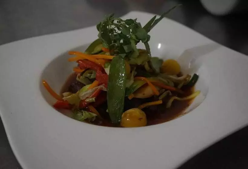 酒店 Logis Auberge De L'ombrée