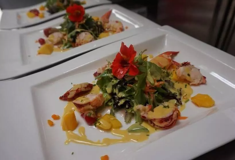 酒店 Logis Auberge De L'ombrée