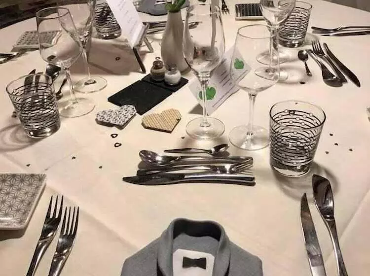 酒店 Logis Auberge De L'ombrée