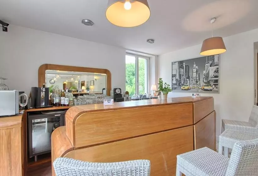 Отель Logis Hôtel & Restaurant Le Manoir De Sauvegrain