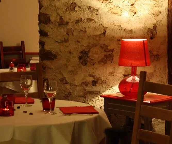 Отель Logis Hôtel & Restaurant Le Manoir De Sauvegrain