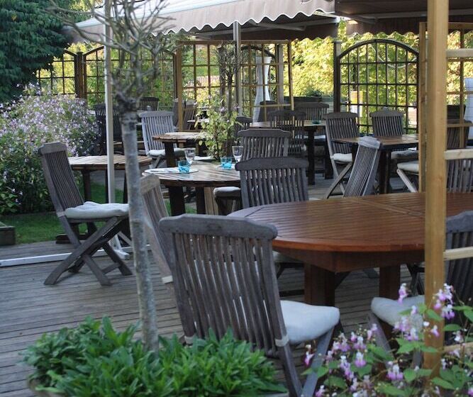 ホテル Logis Hôtel & Restaurant   Le Manoir De Sauvegrain