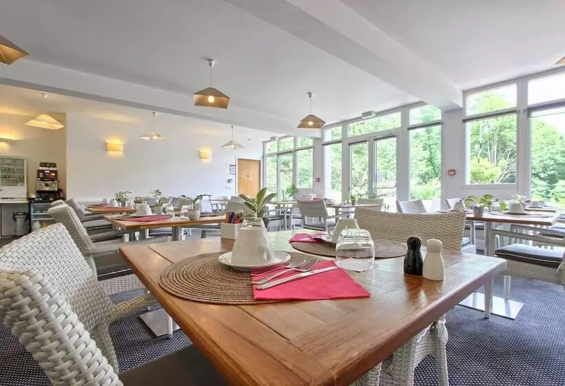 Отель Logis Hôtel & Restaurant Le Manoir De Sauvegrain