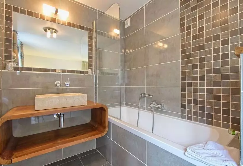 Отель Logis Hôtel & Restaurant Le Manoir De Sauvegrain