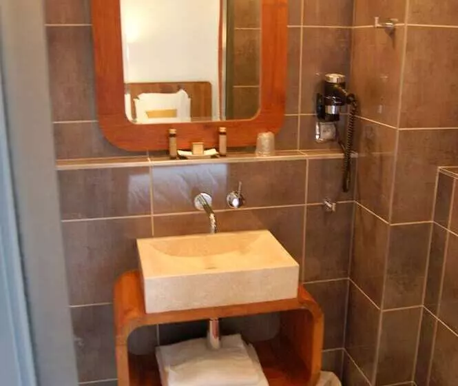 Отель Logis Hôtel & Restaurant Le Manoir De Sauvegrain