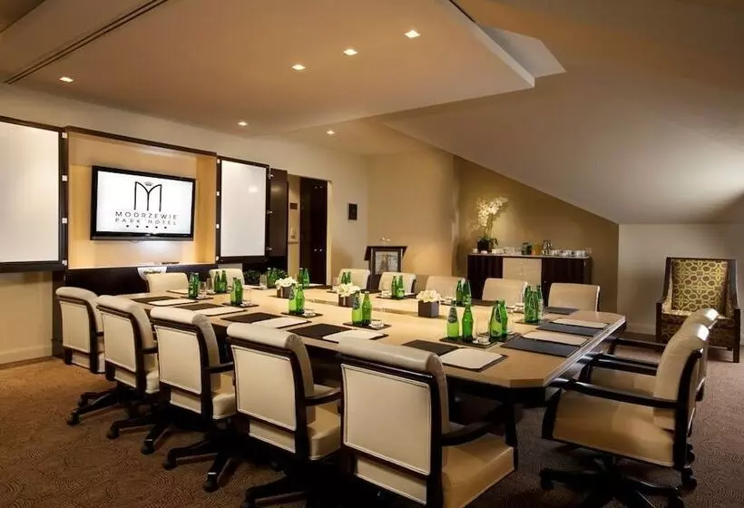 Hotel Modrzewie Park
