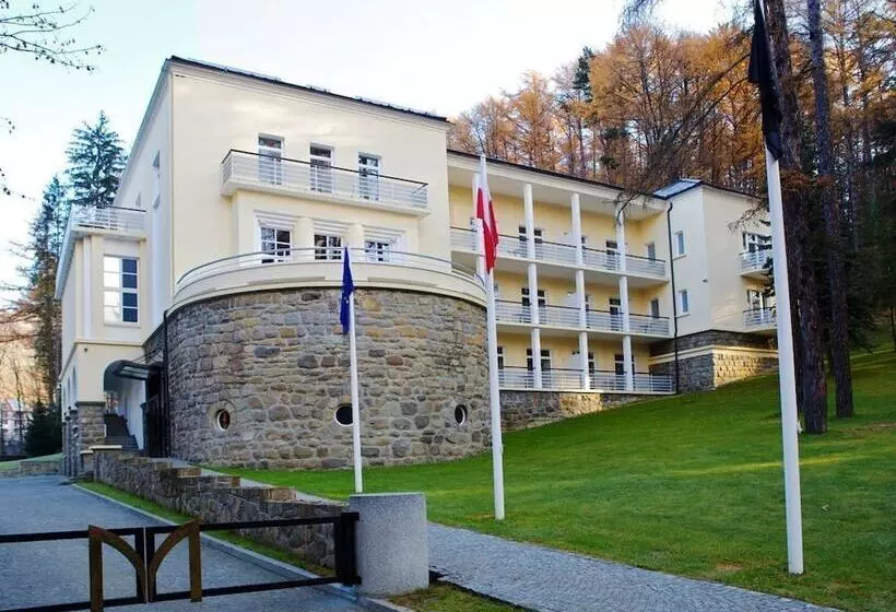 Hotel Modrzewie Park