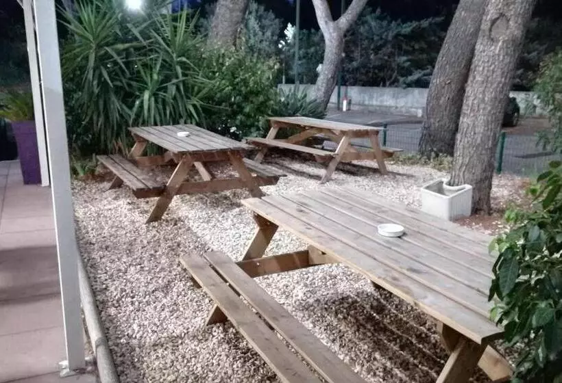 ホテル Parc Azur   Toulon Ollioules