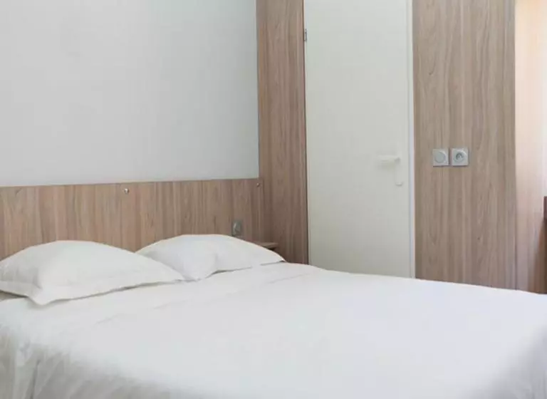 ホテル Parc Azur   Toulon Ollioules