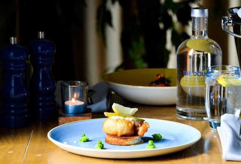 فندق The Douglas