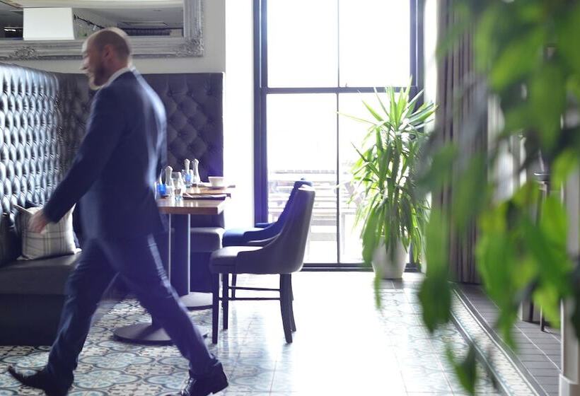 فندق The Douglas