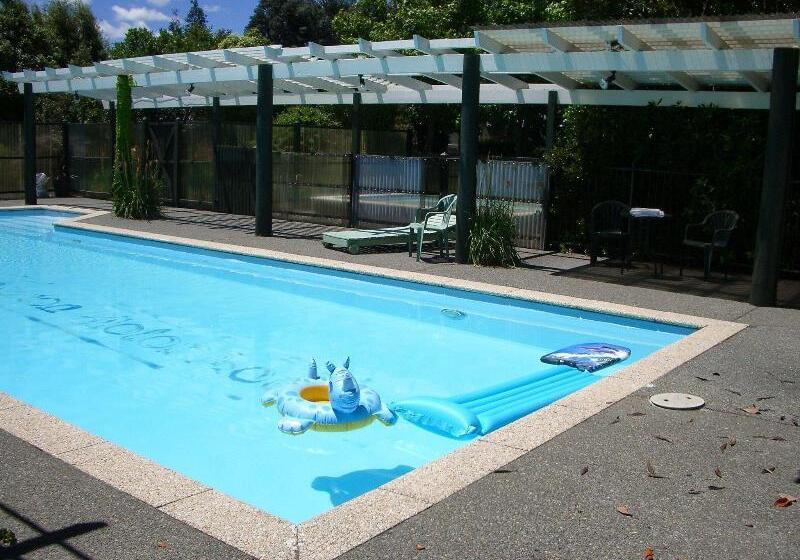 מוטל Masterton Motor Lodge