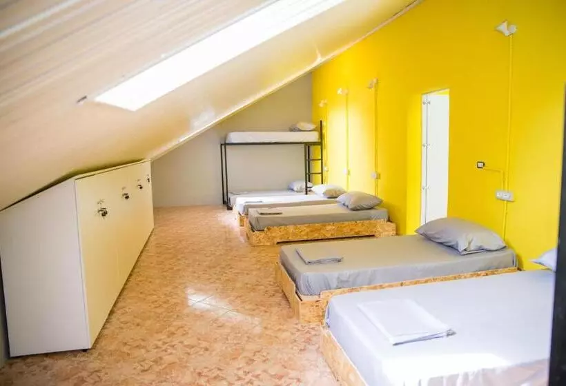 تختخواب و صبحانه Our Way Guest House & Hostel