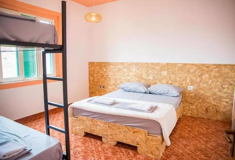 تختخواب و صبحانه Our Way Guest House & Hostel