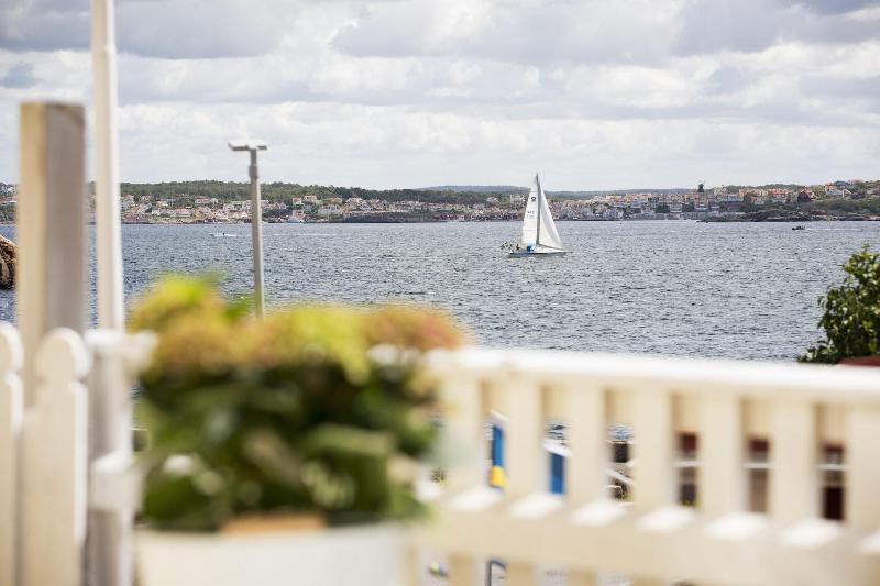 فندق صغير Strandflickornas Havshotell Lysekil