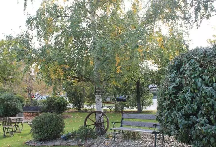 Colonial Manor Motel