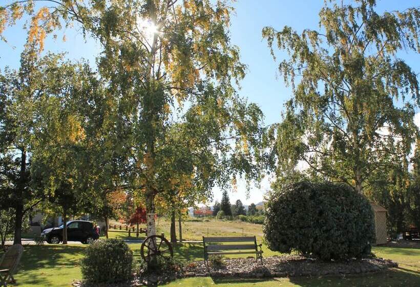 Colonial Manor Motel