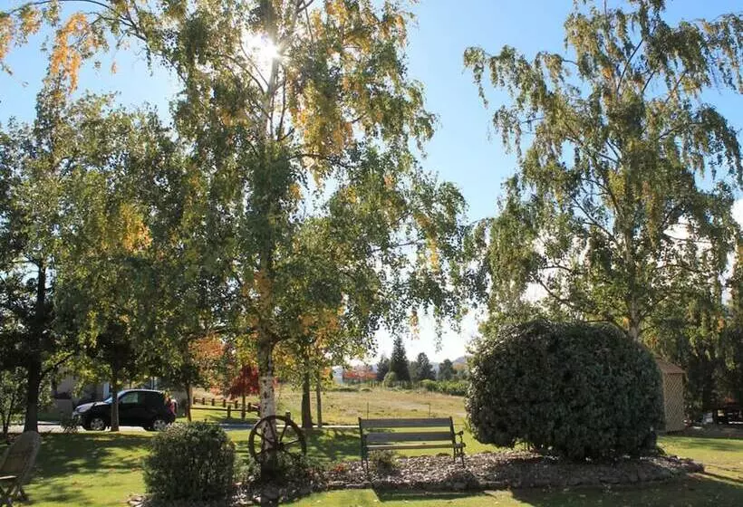 Colonial Manor Motel