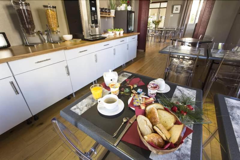 فندق Brit Hôtel Du Parc Niort Centre Parking Gratuit