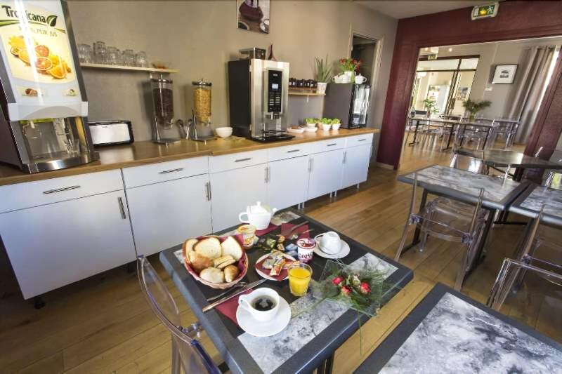 فندق Brit Hôtel Du Parc Niort Centre Parking Gratuit