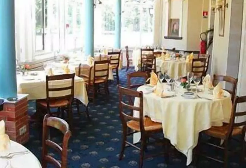 Отель Domaine De La Ferrière