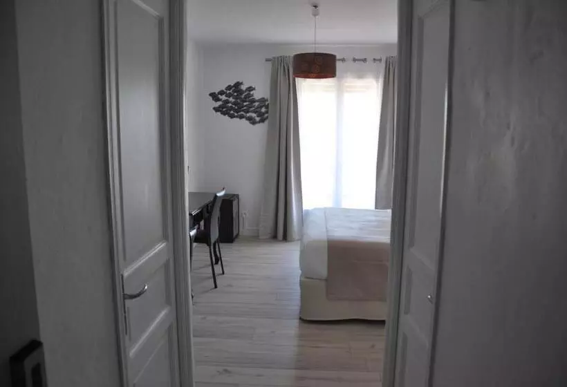 Hotel Hôtel De La Vierge Noire