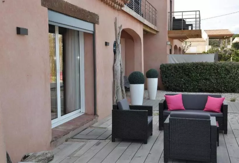 Hotel Hôtel De La Vierge Noire