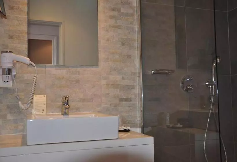 Hotel Hôtel De La Vierge Noire