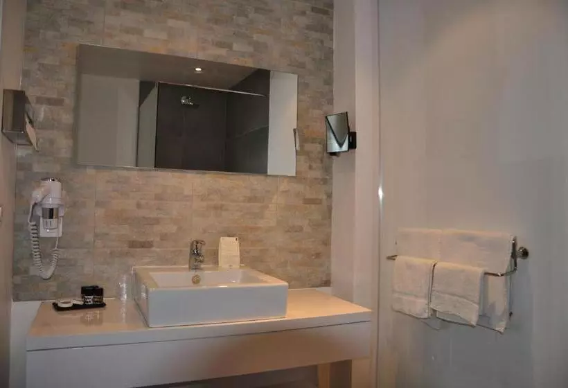 Hotel Hôtel De La Vierge Noire