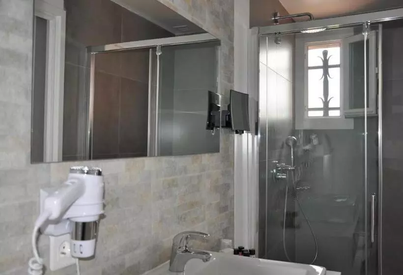 Hotel Hôtel De La Vierge Noire