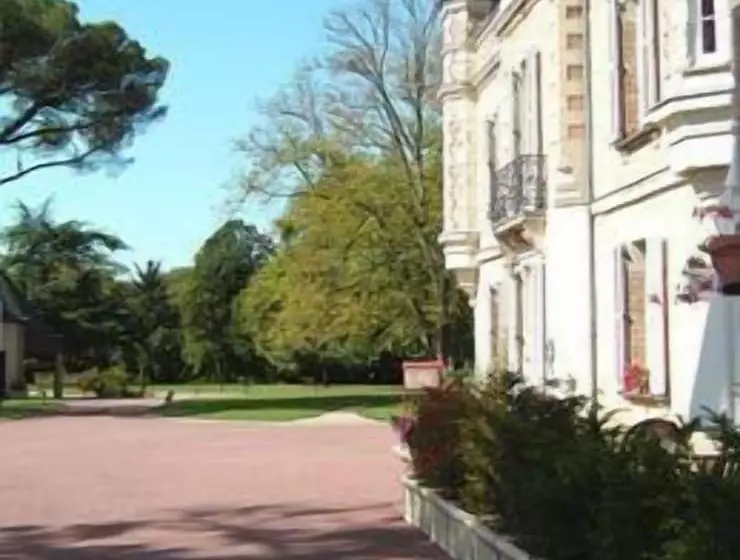 Отель Domaine De La Ferrière